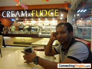 Cream & Fudge Ice cream parlor, Dhanmondi