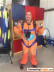 Yes I look like a terd!! Lol during training for skydiving.. I had to wear their goofy gear but hey.. Got me safely to ground over 15x's??