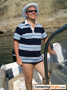 ME CAPTAIN OF MY SPEEDBOAT.I  LOVE SEA,AND GO TO VISIT ALL THE ISLANDS CLOSE MY CITY,FLYING TROUGH THE WAVES.