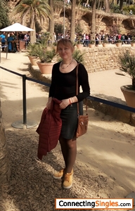 I am dressed warmly for Park Guell))