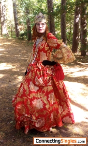 Renfest 2022, A Gathering Of Rogues and Ruffians at Circus World Museum. I portray Queen Elizabeth the First.