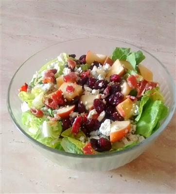 Special Romaine Apple Blue Cheese and Bacon Salad Recipe